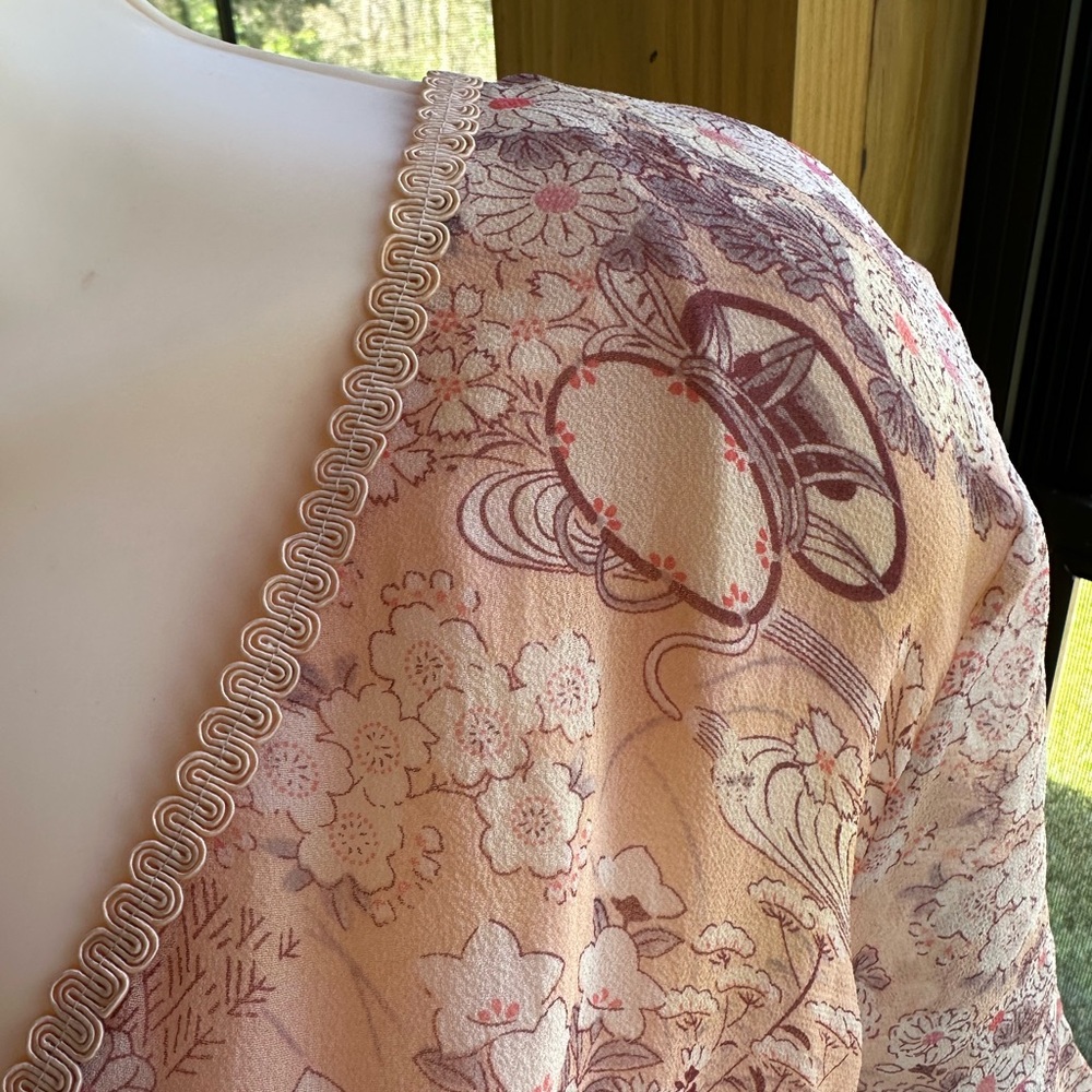 Ethereal Silk Flowy Boho Lace-Trimmed Romantic Floral Pale Peach V-Neck Top ~ XL - Picture 13 of 15